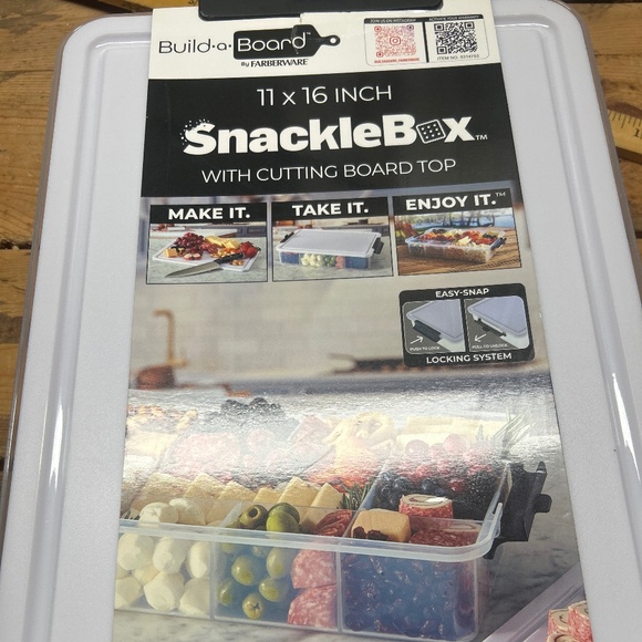 Snackle Box with Cutting Board - Picture 1 of 2